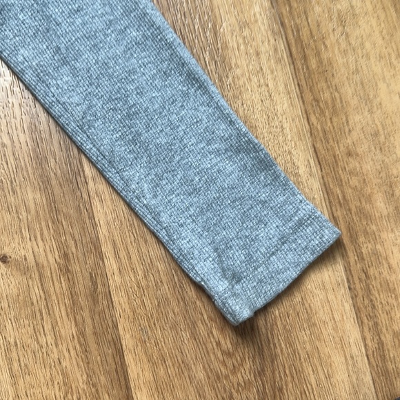 Universal Thread Ribbed V-neck Long Sleeve Top - Picture 5 of 5